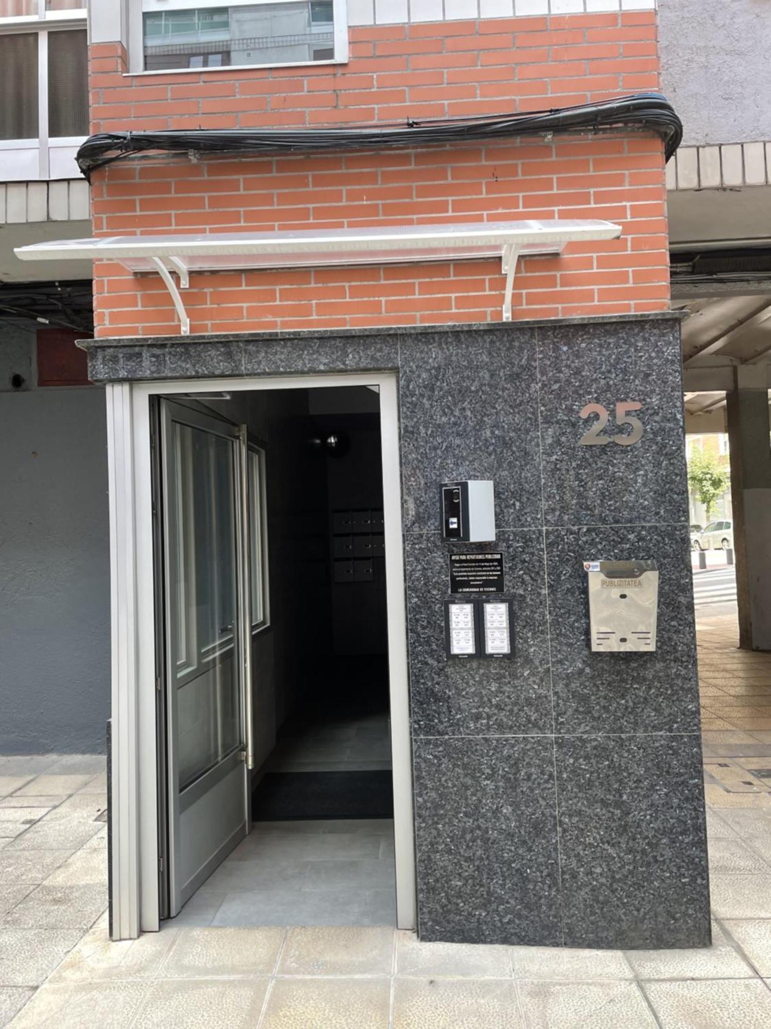 Moderno Apartamento Cerca Del Metro Бильбао Экстерьер фото